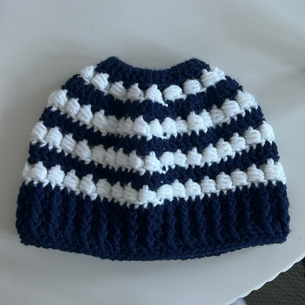 NWOT never before worn ponytail winter beanie hat
